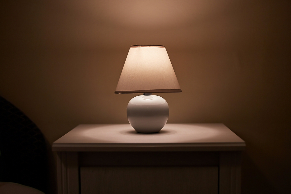 How To Pick The Best Nightstand Lamps For Your Bedroom
